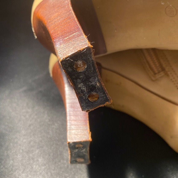 Vintage tan leather booties. Made in Brazil. Size 8B. Bra. 37. EUR. 39. - Picture 5 of 15